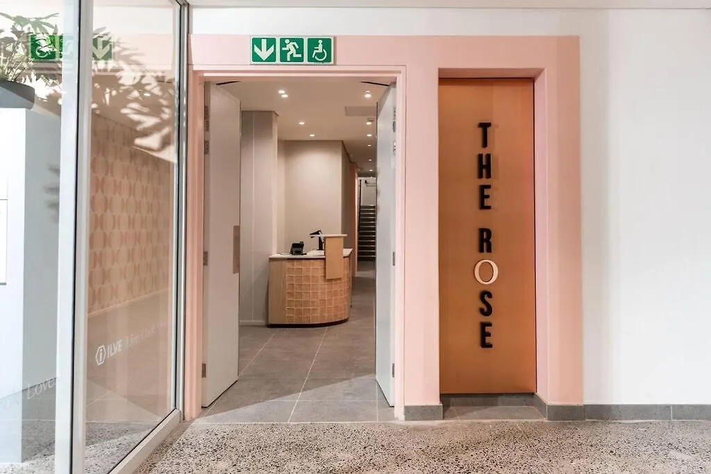 The Rose 102 -2Bedroom Apartment With Rooftop Pool Κέιπ Τάουν