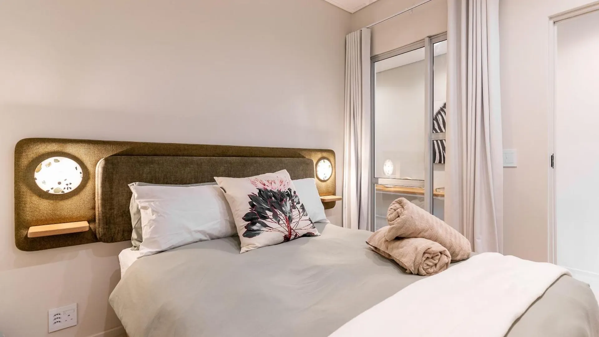 The Rose 102 -2Bedroom Apartment With Rooftop Pool Κέιπ Τάουν