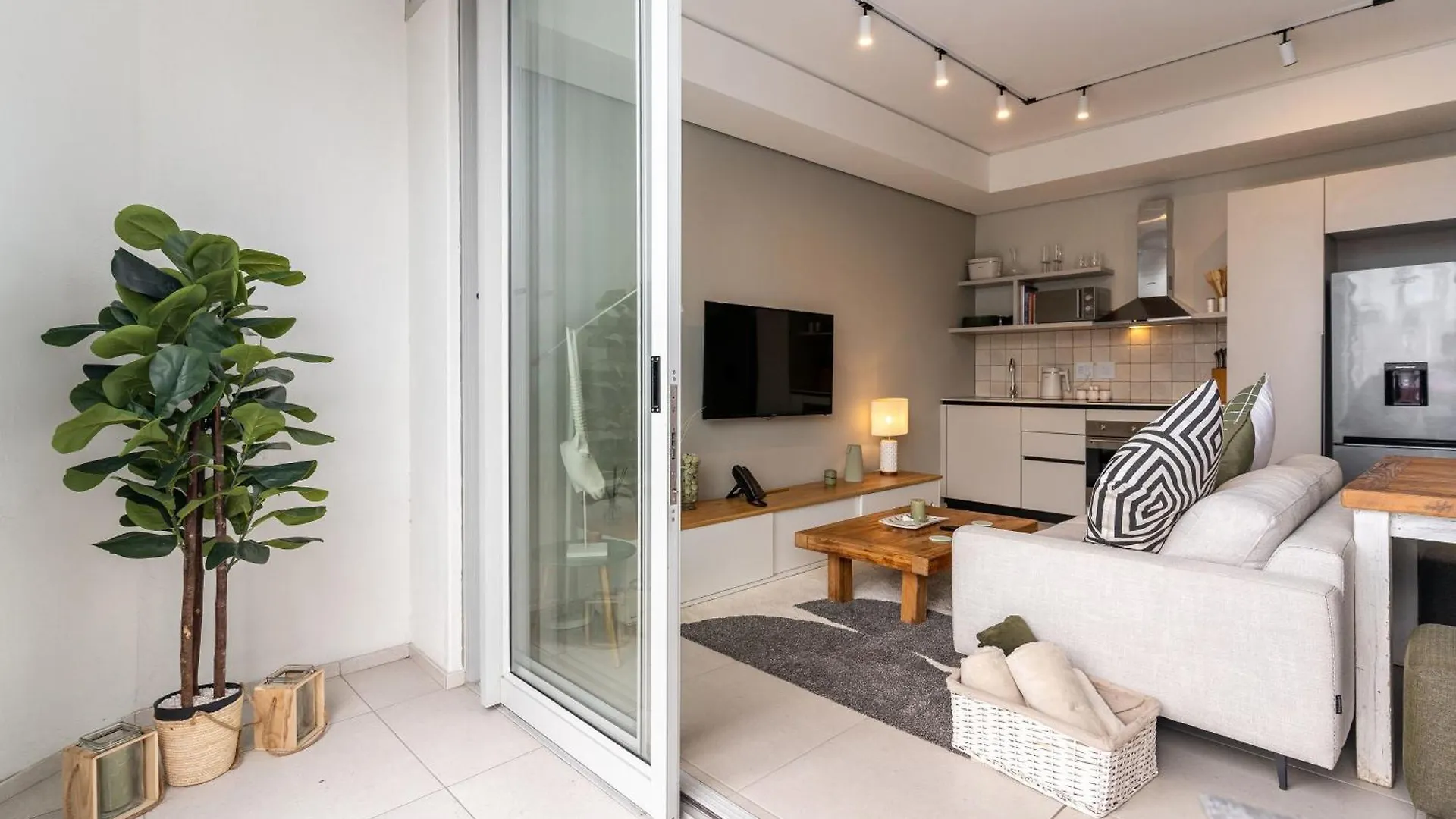 The Rose 102 -2Bedroom Apartment With Rooftop Pool Κέιπ Τάουν 0*,