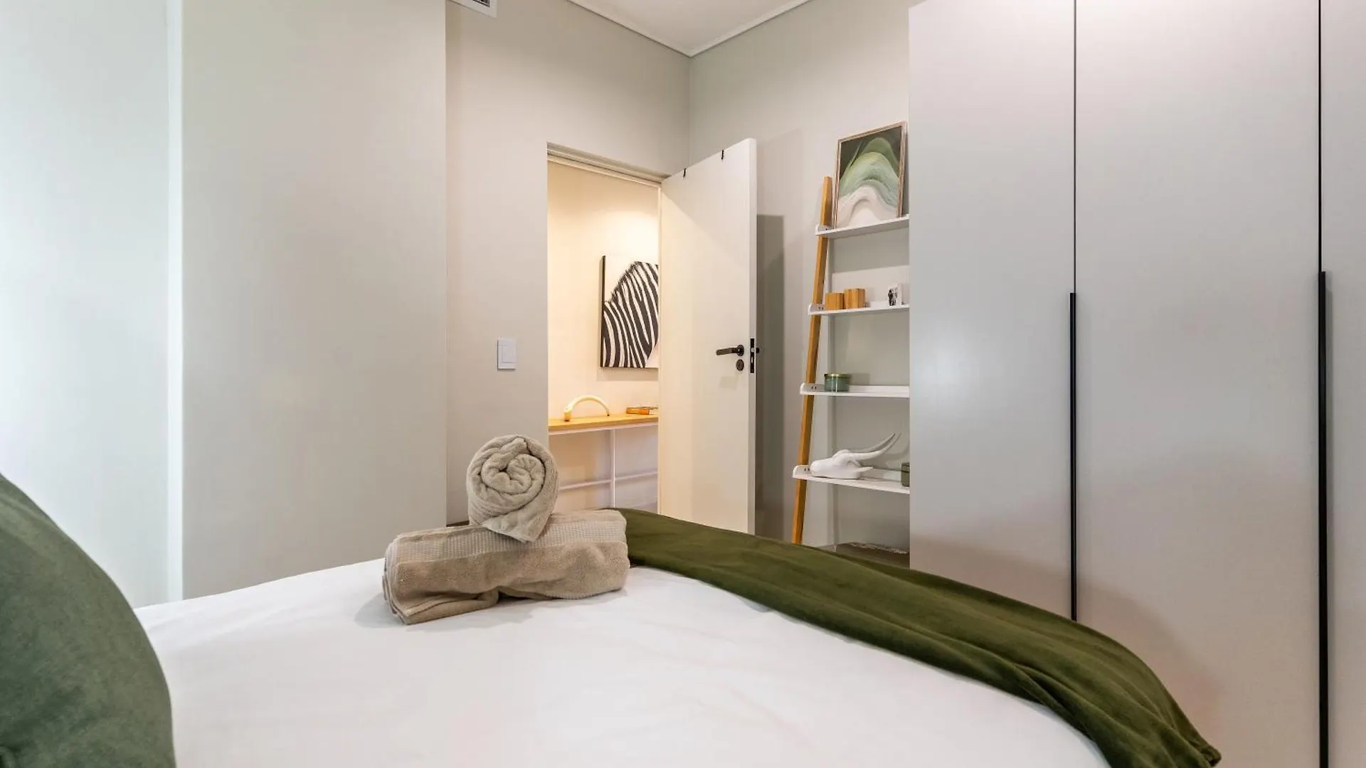 The Rose 102 -2Bedroom Apartment With Rooftop Pool Κέιπ Τάουν Νότια Αφρική