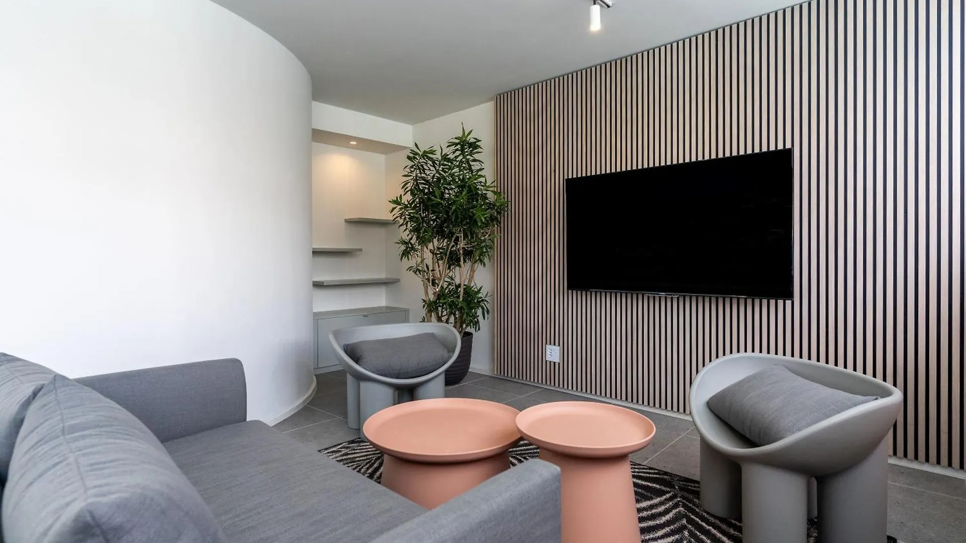 The Rose 102 -2Bedroom Apartment With Rooftop Pool Κέιπ Τάουν 0*,  Νότια Αφρική