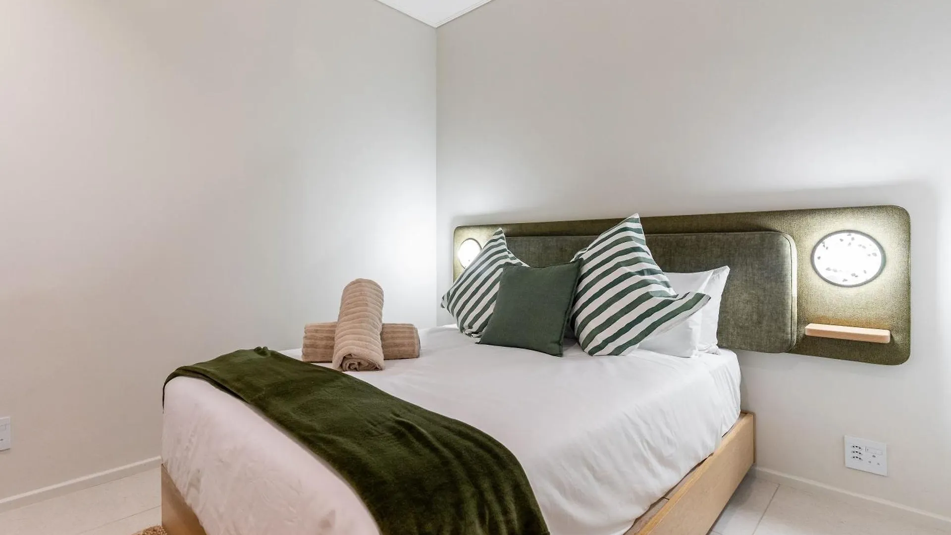 The Rose 102 -2Bedroom Apartment With Rooftop Pool Κέιπ Τάουν