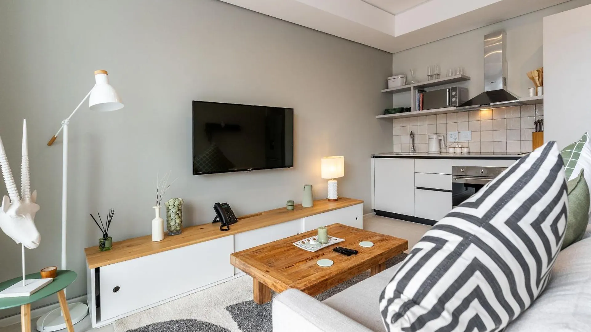The Rose 102 -2Bedroom Apartment With Rooftop Pool Κέιπ Τάουν